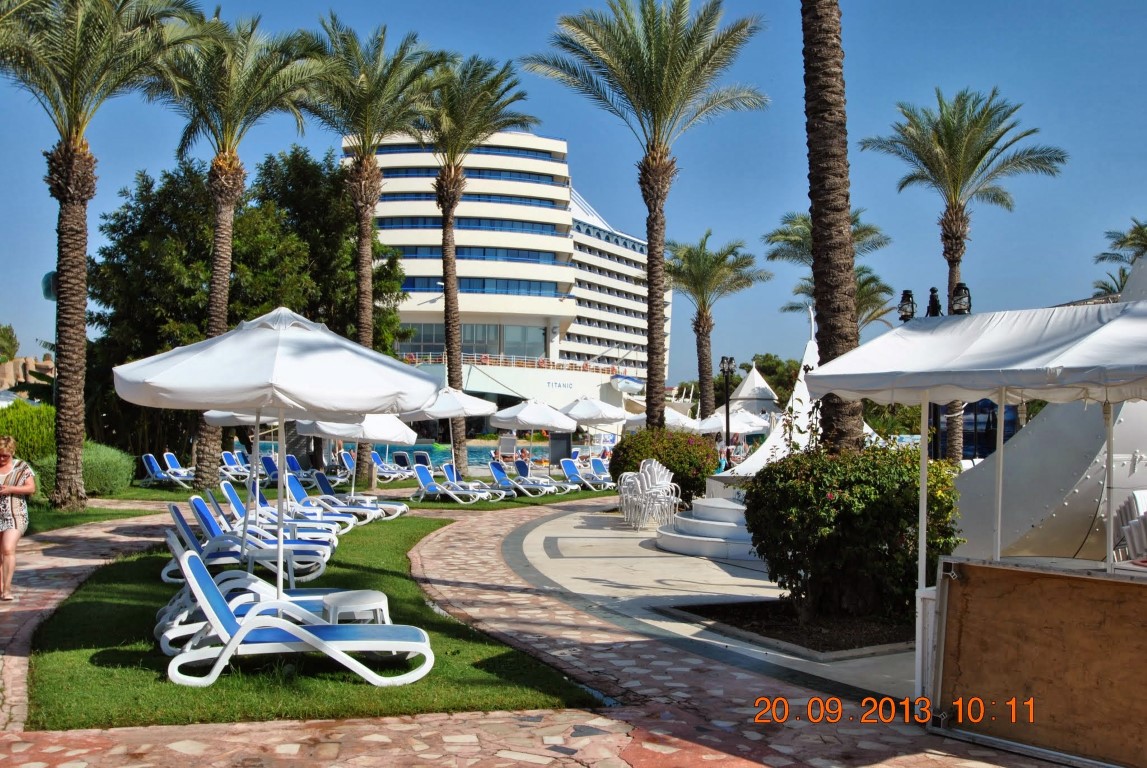 imagini hotel TITANIC LARA